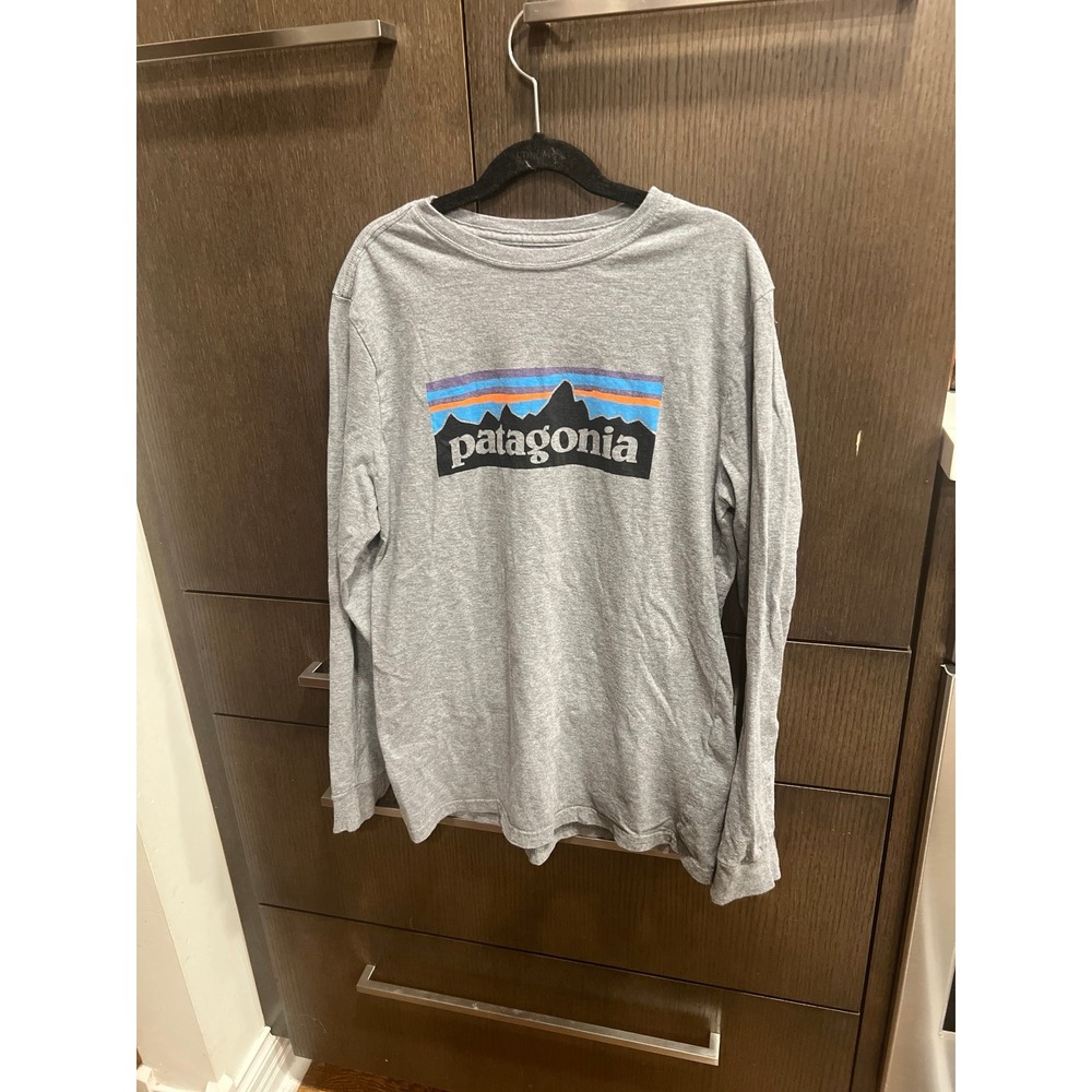 Patagonia Men's Long-Sleeved P-6 Logo kids large 14‎